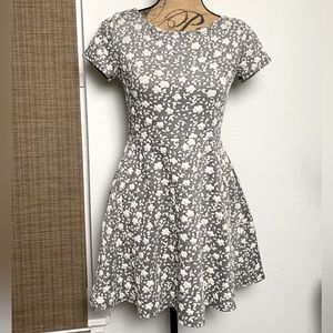 Charcoal Gray Floral Dress Forever21, Sz L